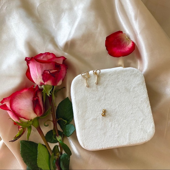 LAST ONE 💖Heart Star Dangle Earrings - Picture 3 of 9